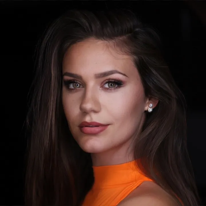 Chloe 👵🏼👩🏽