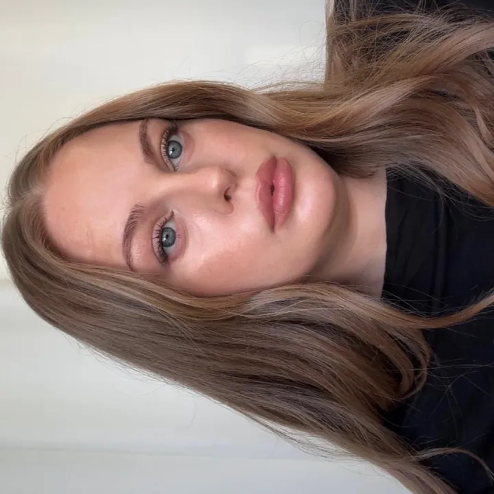 Julie Victoria
