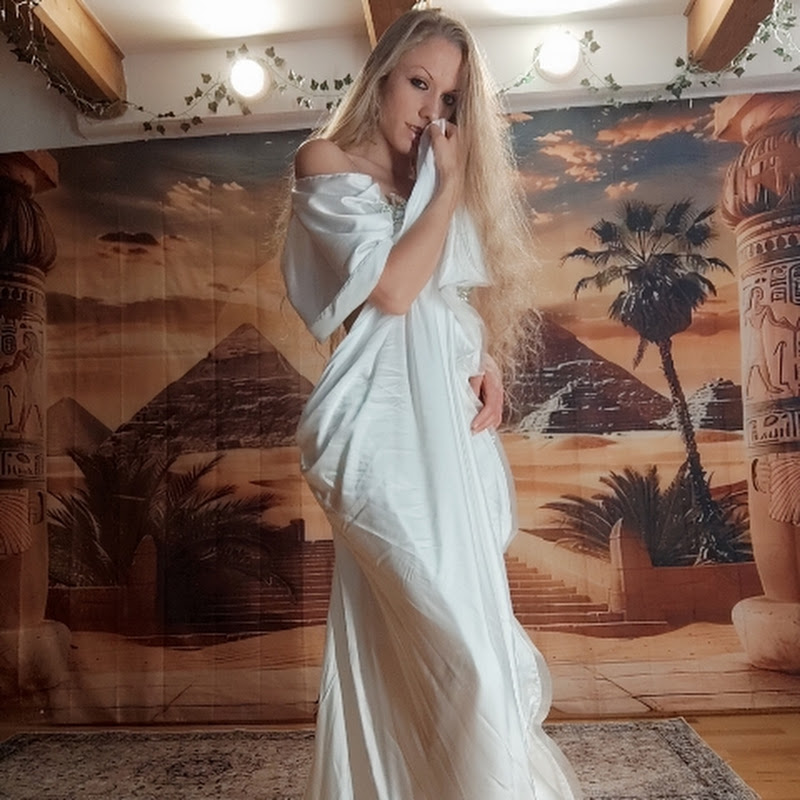 Belly dancer - Lisa