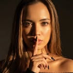 Daniela Sczarnowski ( Leão )