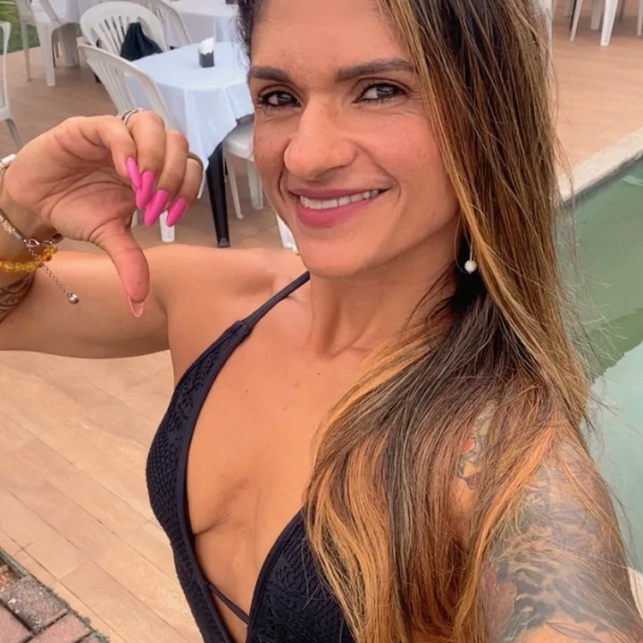 Elena Oliveira personal