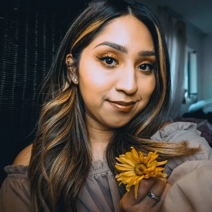 Leslie R. 💛 | Latina Creator