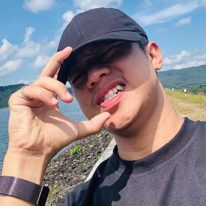 ဦးသက် UT🐼💙သက်ထူးအောင်🐣🕊️