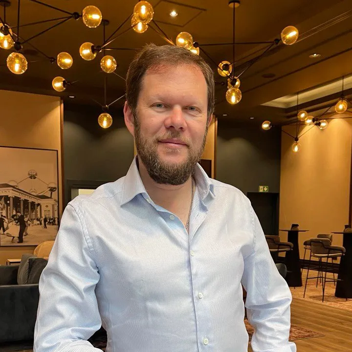 Sculptural Face Lifting