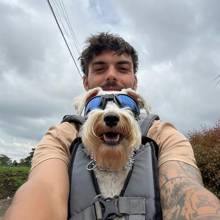 A Moto y Patas