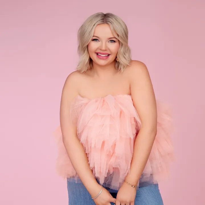 Olivia May | Mom Style & Hacks