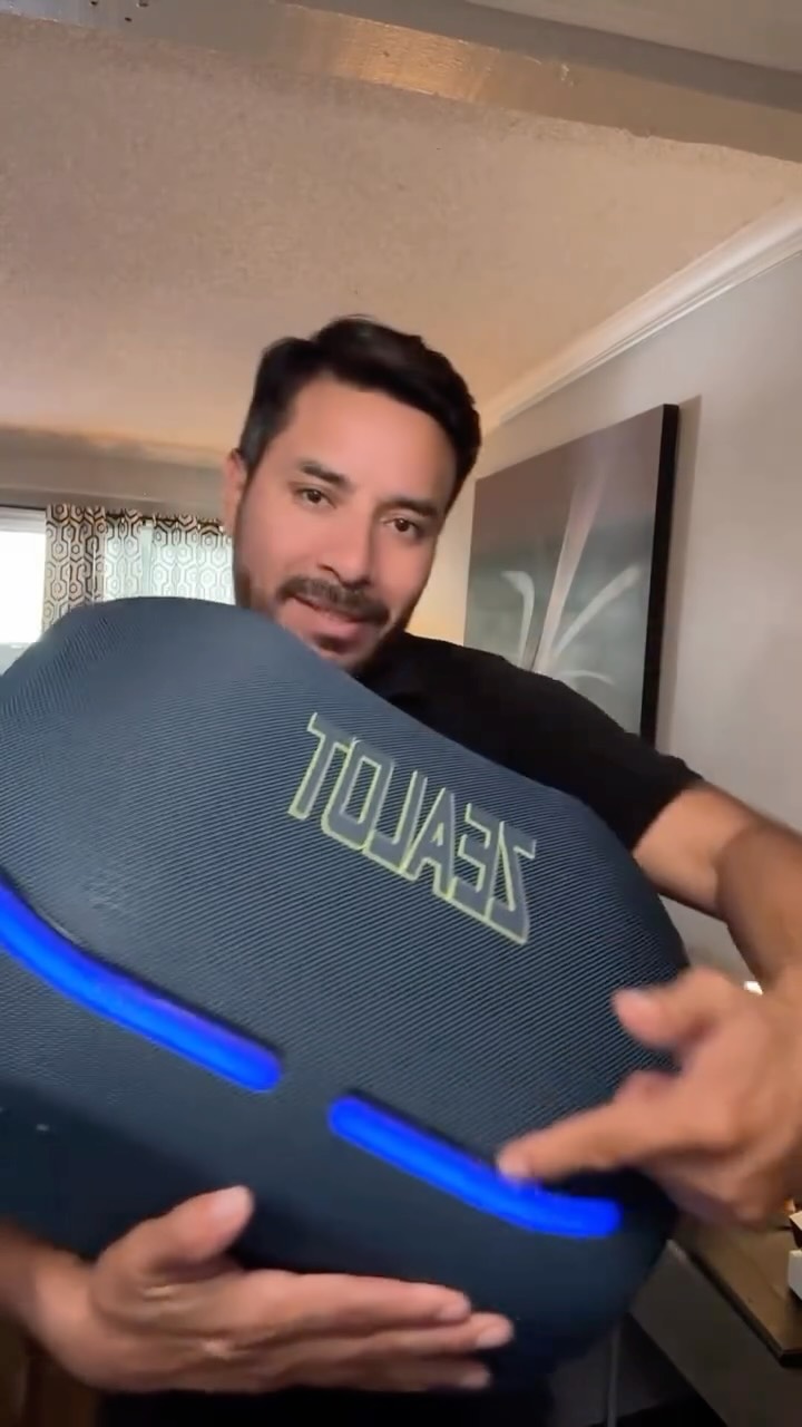 Aaron Finds