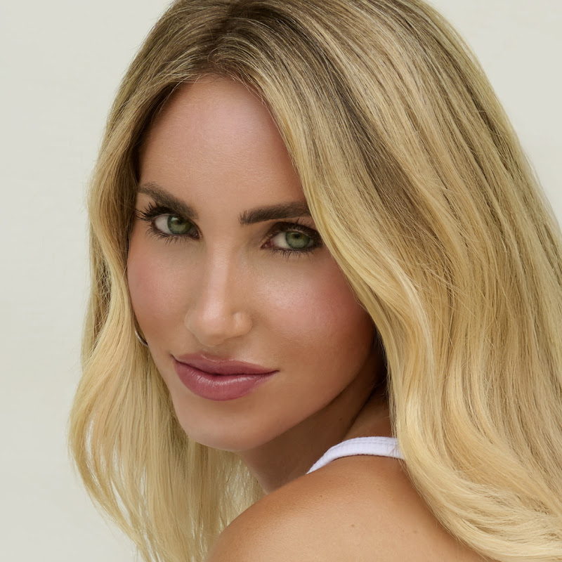 Dannah Eve - The Street Smart Blonde