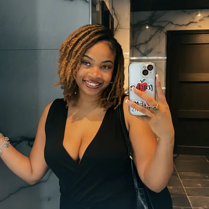 Kristina | Travel & Expat Life