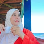 منى نافع