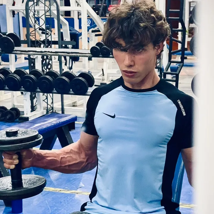 𝐦𝐚𝐫𝐢𝐚𝐧𝐨𝐥𝐞𝐯𝐫𝐨𝐧𝐞