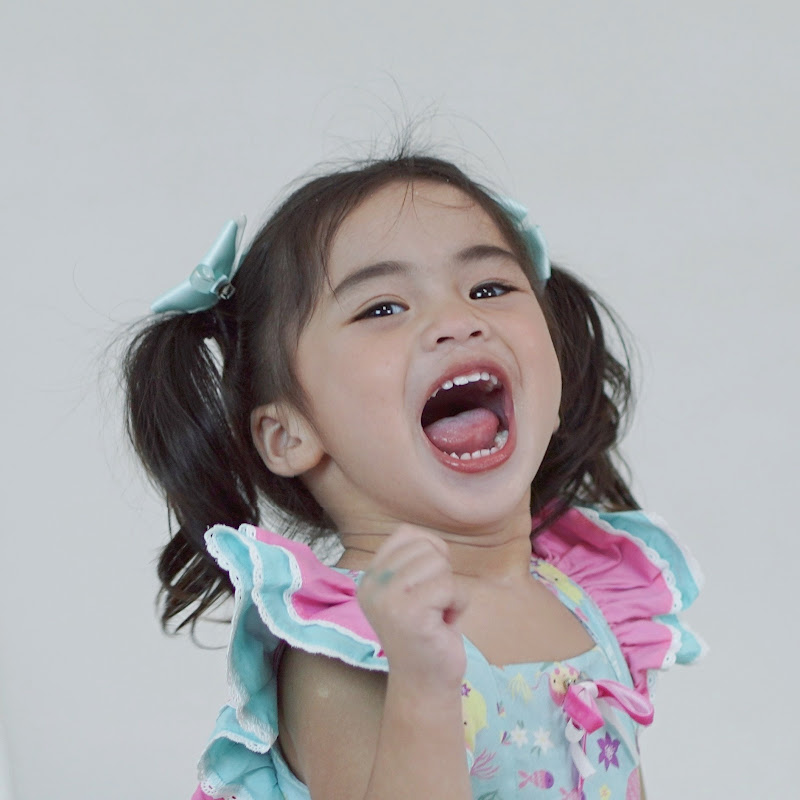 ใยหม่อนชวนเที่ยว Zirine Family