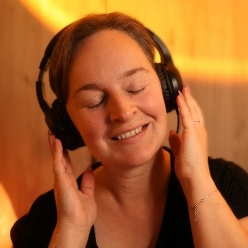 Larisa ASMR
