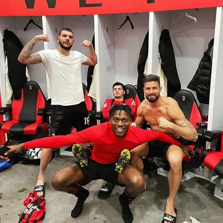 Simone❤️🖤