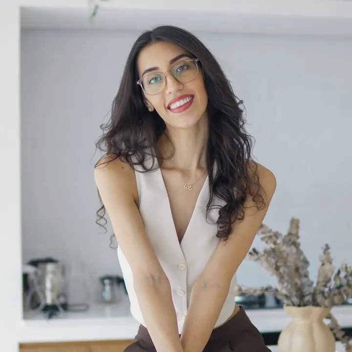 Nadia | Conscious UGC & Coach