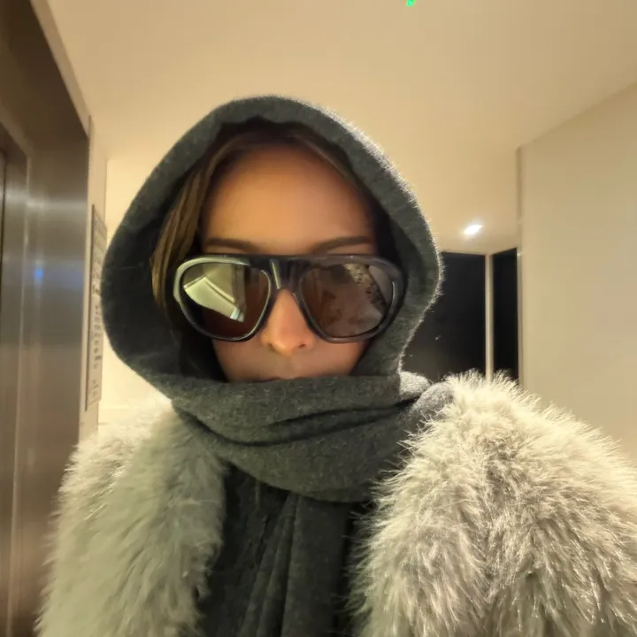 v
