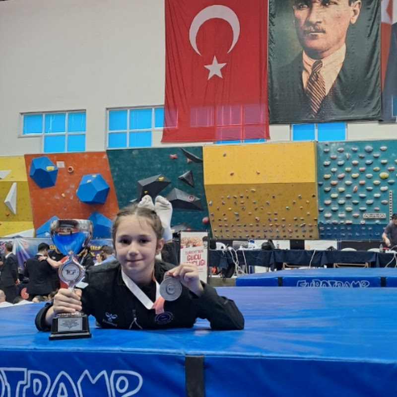 Gülüm Yıldız ÖZ