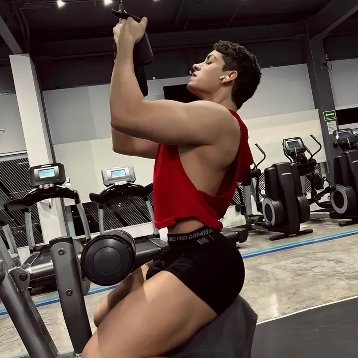 Daniel  Lara
