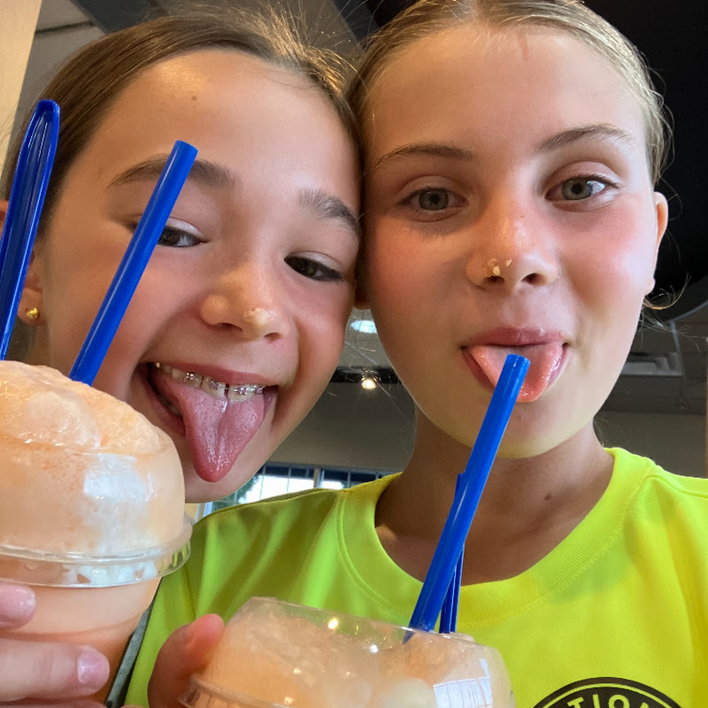 chloe_and_mila