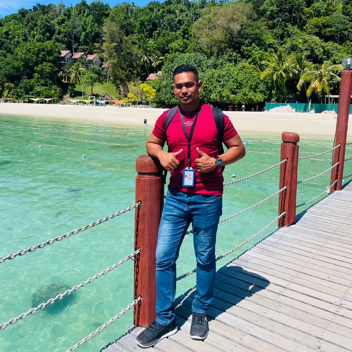 helmi tour Island