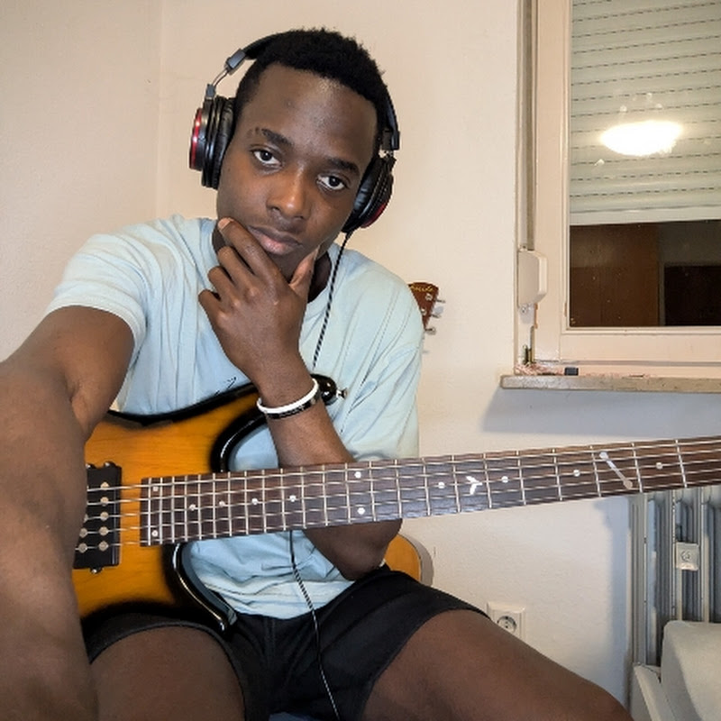 Solomon Wiz bassist 