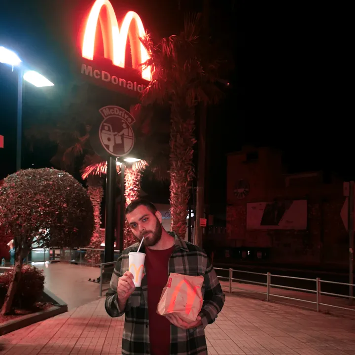 Μάνος Χατζάκης