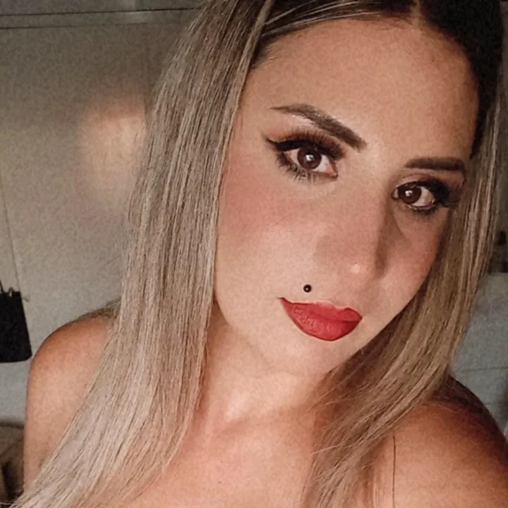 Nicol Elena905