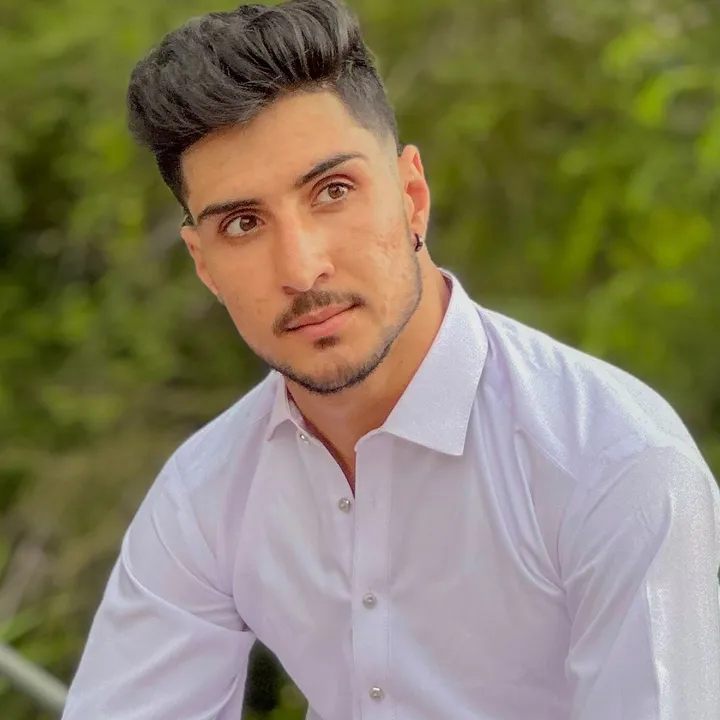 Chinar Khan🍁