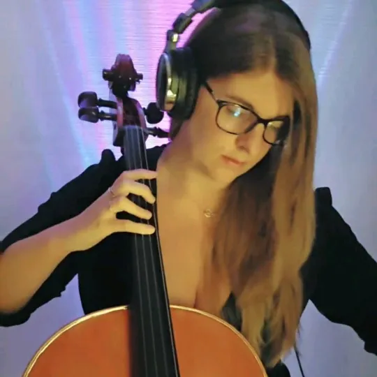 LucieCoversCello 🎻🎶🎵