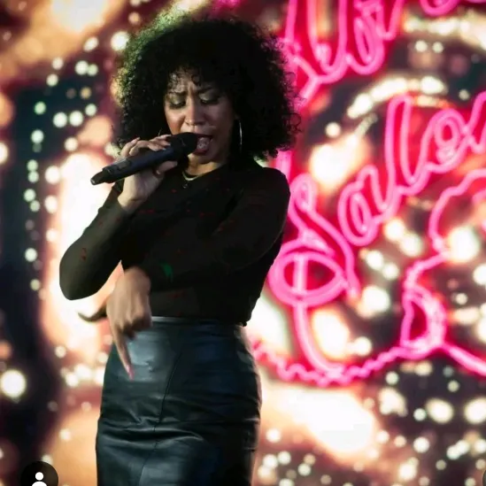África Salomé. 🎤