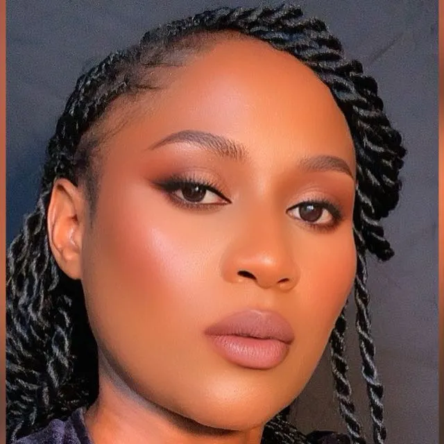 Hellen makeup artist