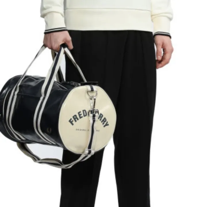 Traveler's travel bag