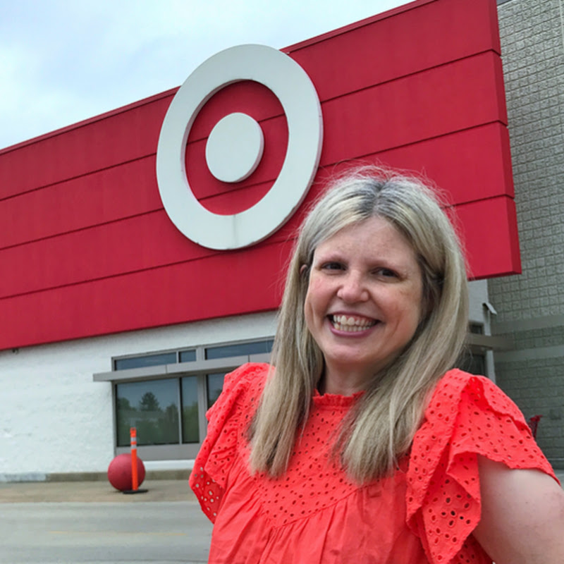 Carol Near the City | ASMR Shop With Me