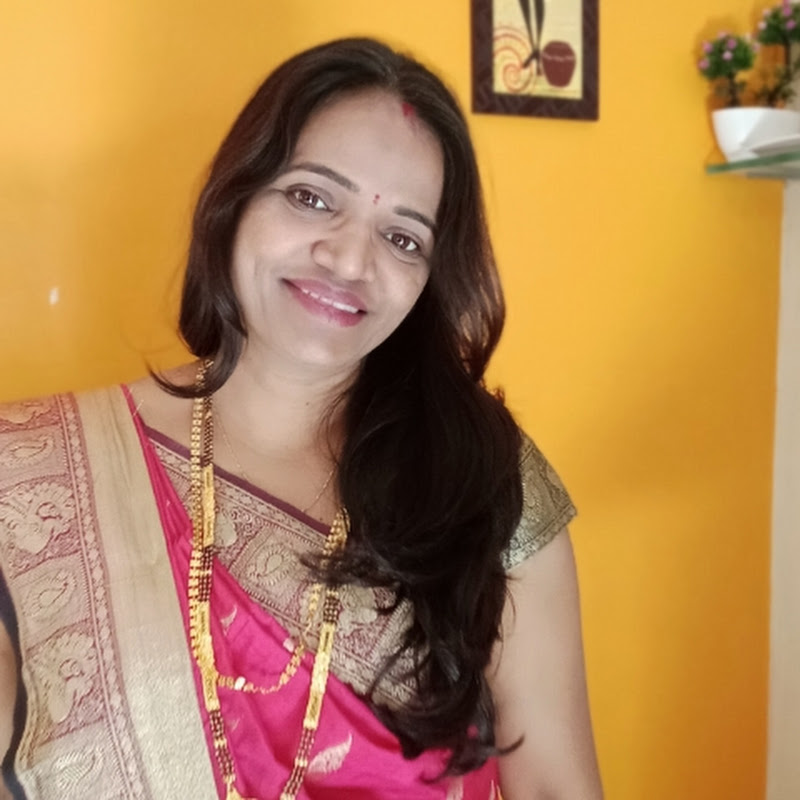 Marathi vlogger Minakshi 