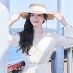 SONG HYE KYO WEARS WHAT