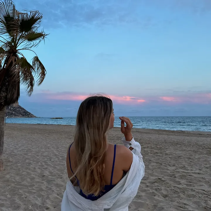 Alina - Yoga,Health,Travel