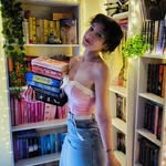 Fen the Fangirl 🌸📖