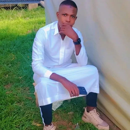 Maya Banks 🇺🇬