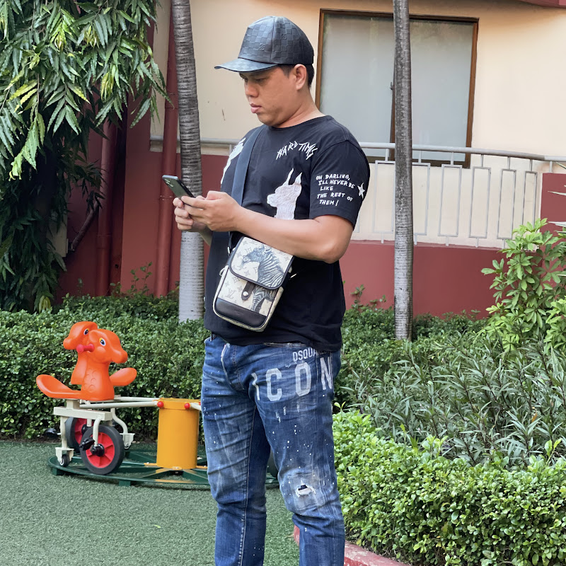 QUOC KHA SG