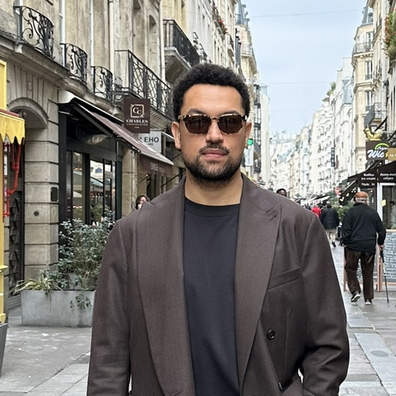 Confident Paris