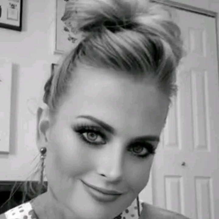 BlondeBomber