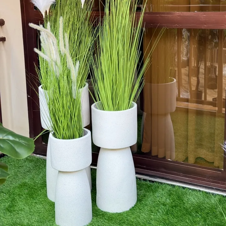 Vases and plants Ug.0787925752