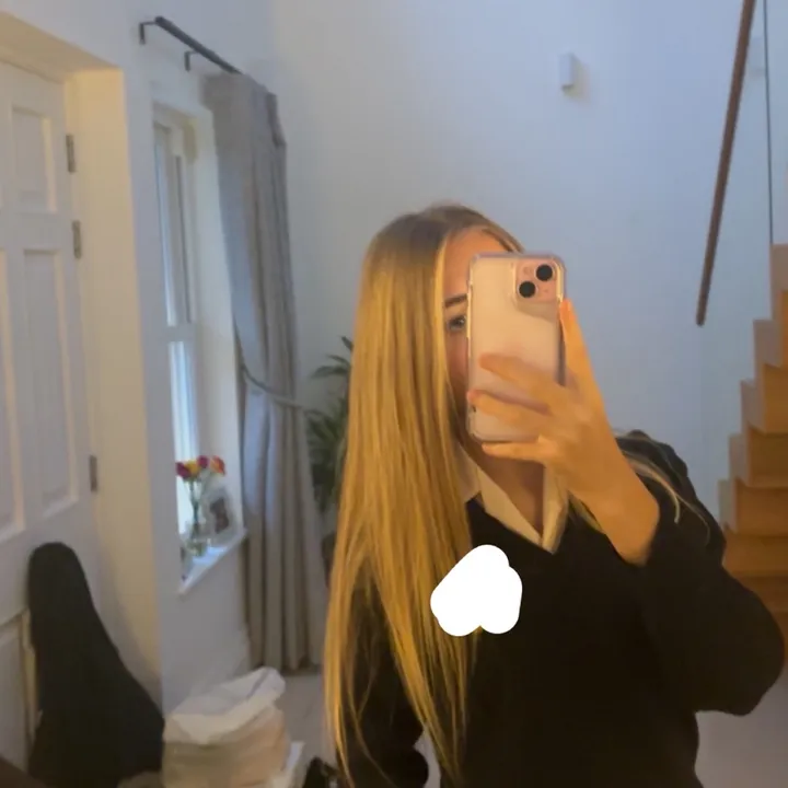 𝐈𝐖