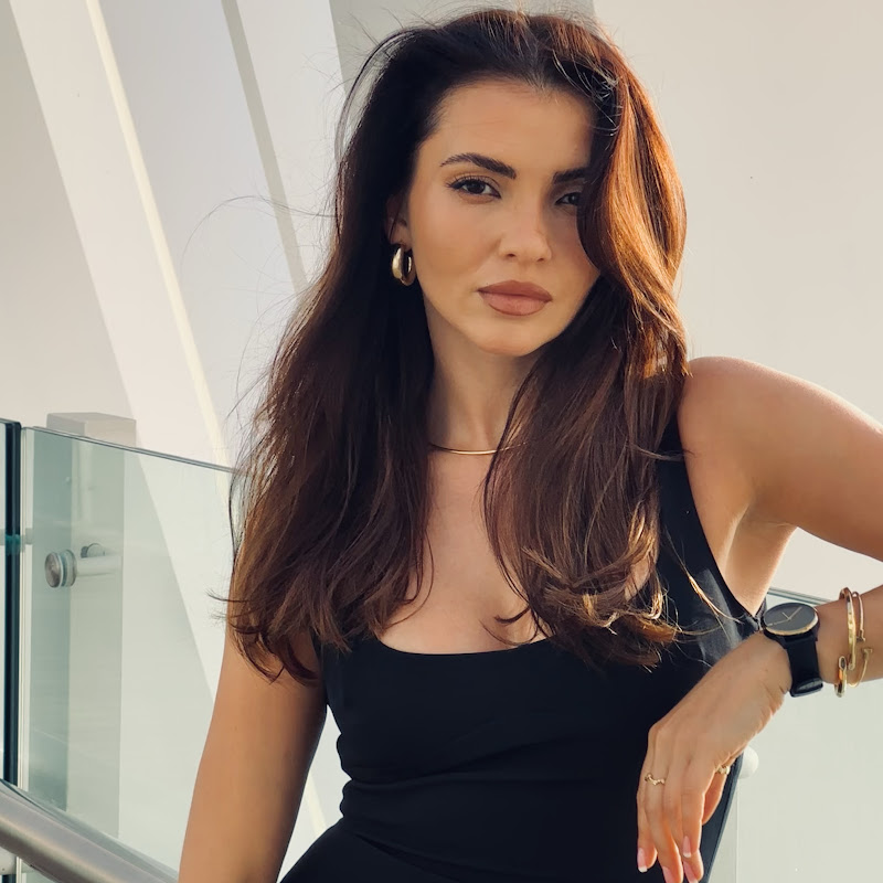 ALINA REEV TRAVEL 
