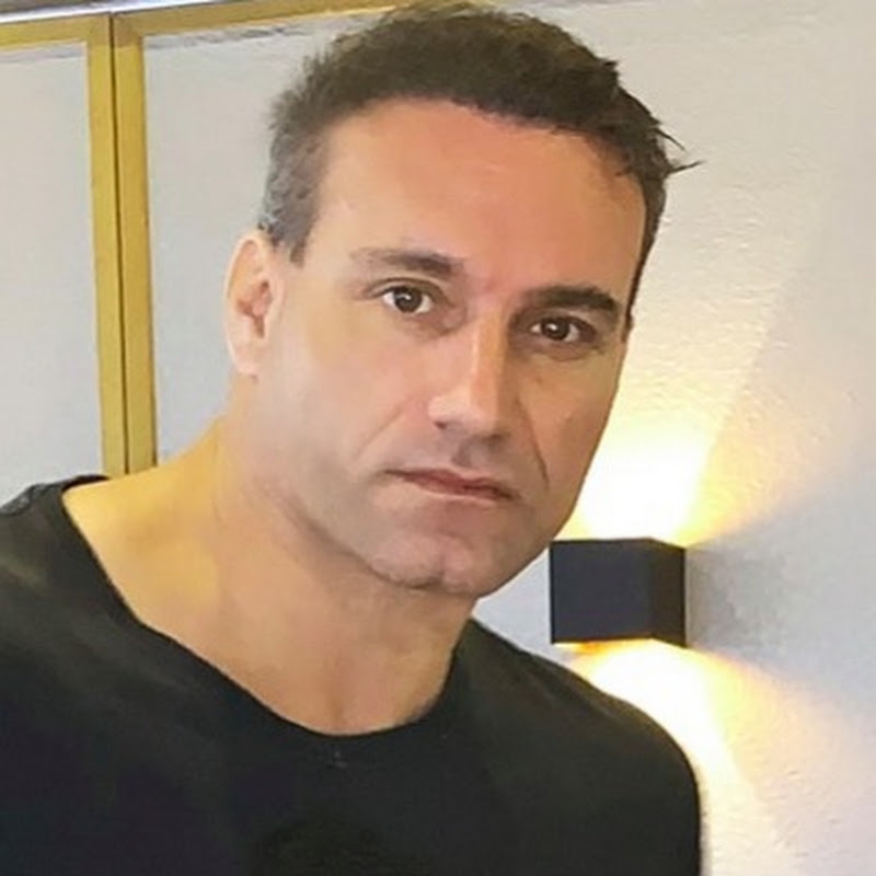 Ron Smoorenburg - Actor - Recharge- Life Is Action