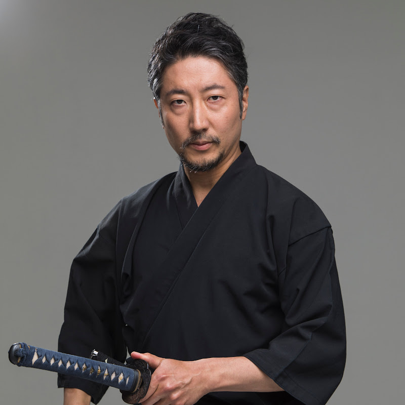 Actor Takeaki Abe.  Samurai sword fighting channel