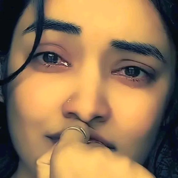 🫢Zara Khan 💔