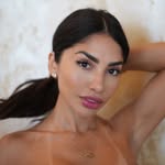 Alessandra Leon