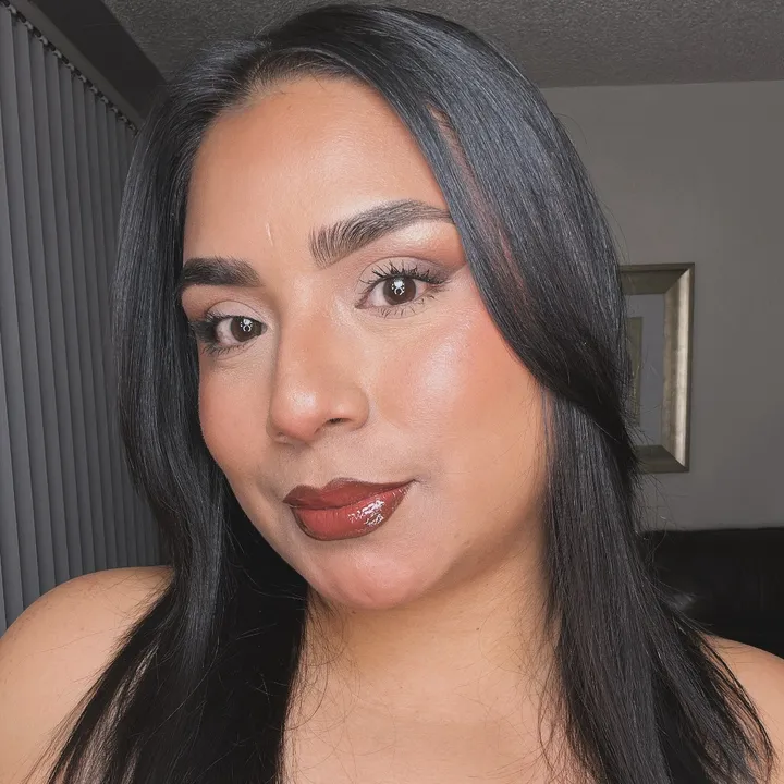 Yusseli A. | Latina Creator 🌸