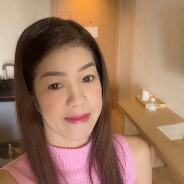 ธนพร ถุงพลอย
